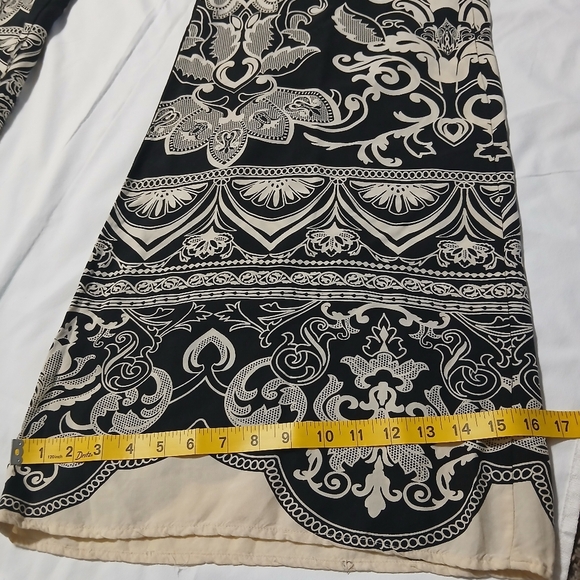 Women's Black and White Paisley Wide-Leg Pants - Picture 13 of 14
